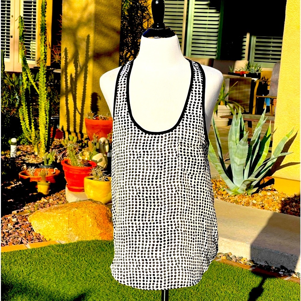 LILY WHITE TOP
